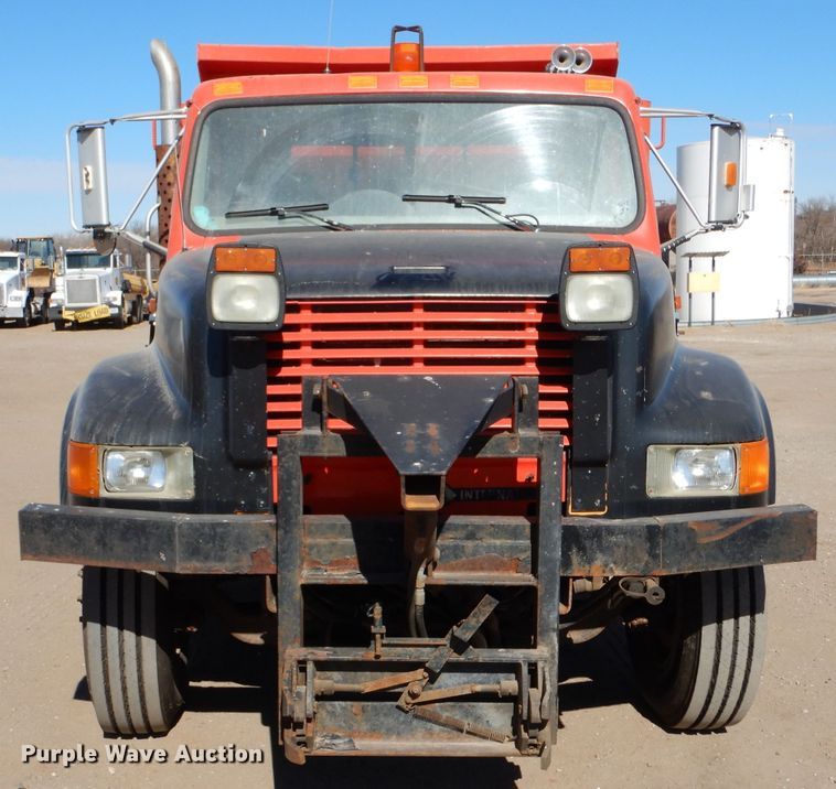 image for item IE9628 1999 International 4900  dump truck