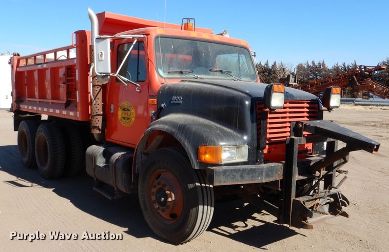 image for item IE9628 1999 International 4900  dump truck