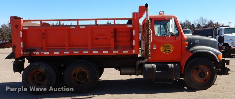 image for item IE9628 1999 International 4900  dump truck