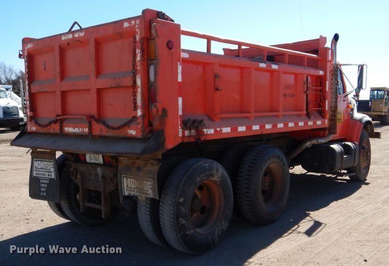 image for item IE9628 1999 International 4900  dump truck