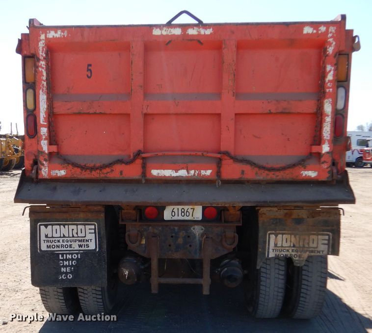 image for item IE9628 1999 International 4900  dump truck