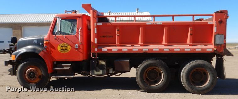 image for item IE9628 1999 International 4900  dump truck
