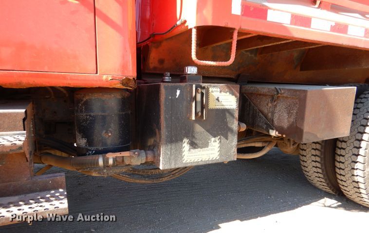 image for item IE9628 1999 International 4900  dump truck