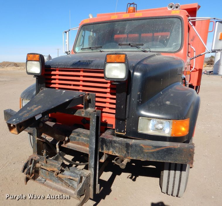 image for item IE9628 1999 International 4900  dump truck