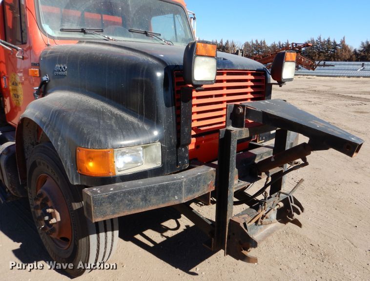 image for item IE9628 1999 International 4900  dump truck