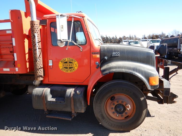image for item IE9628 1999 International 4900  dump truck