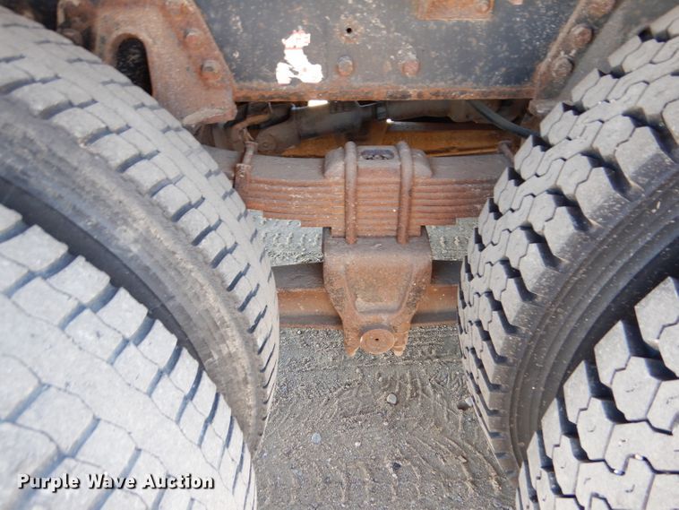 image for item IE9628 1999 International 4900  dump truck