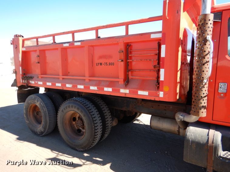 image for item IE9628 1999 International 4900  dump truck