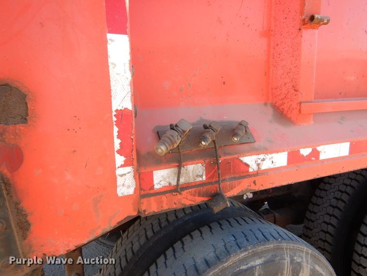 image for item IE9628 1999 International 4900  dump truck