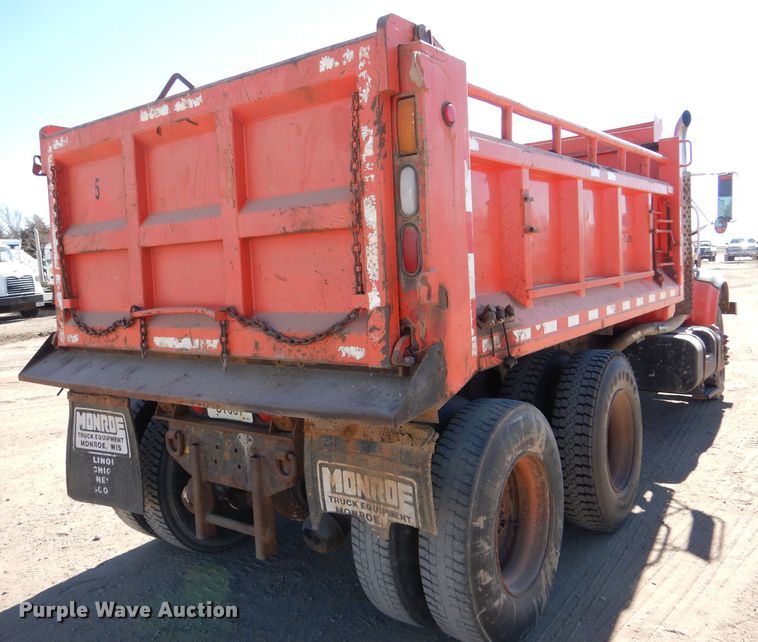 image for item IE9628 1999 International 4900  dump truck