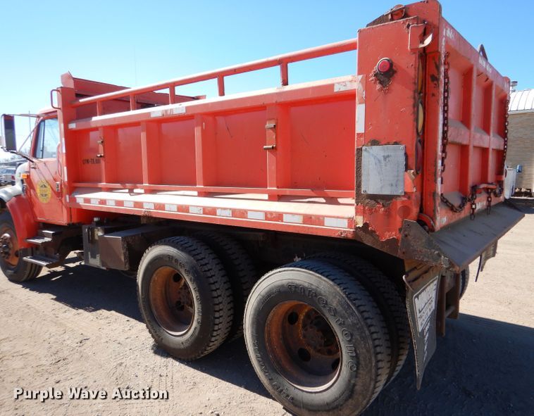 image for item IE9628 1999 International 4900  dump truck
