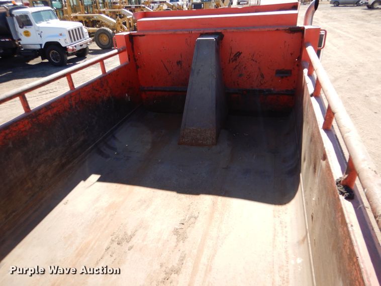 image for item IE9628 1999 International 4900  dump truck