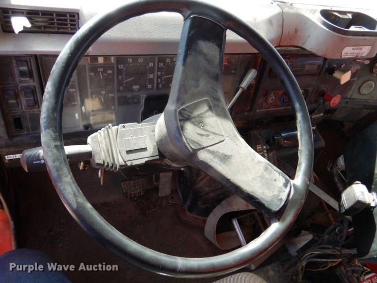 image for item IE9628 1999 International 4900  dump truck