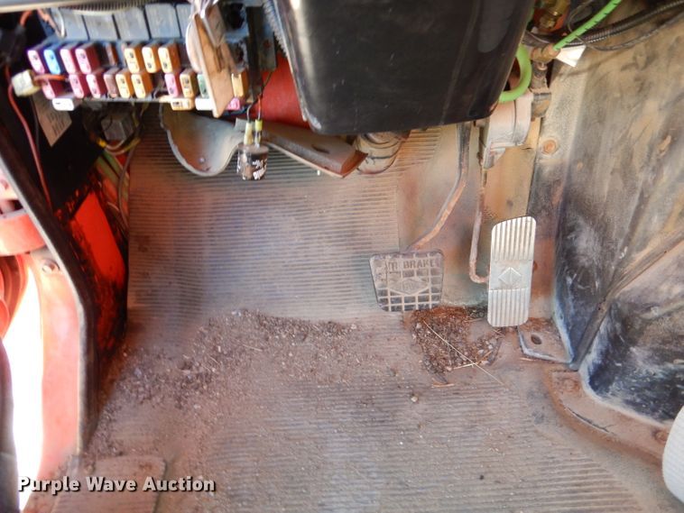 image for item IE9628 1999 International 4900  dump truck