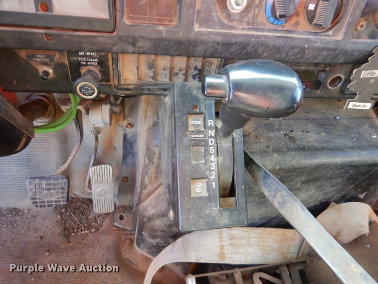 image for item IE9628 1999 International 4900  dump truck