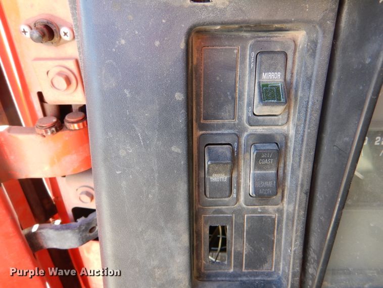 image for item IE9628 1999 International 4900  dump truck