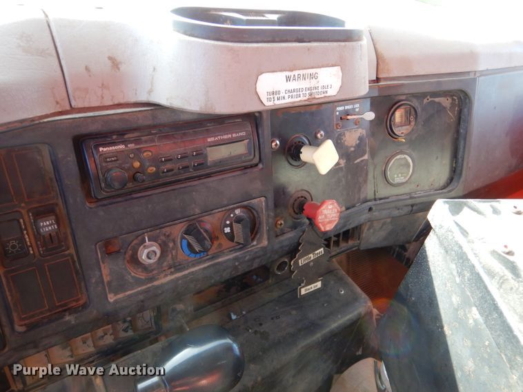 image for item IE9628 1999 International 4900  dump truck