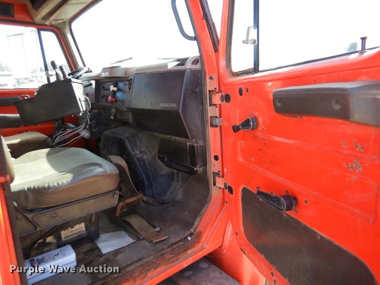 image for item IE9628 1999 International 4900  dump truck