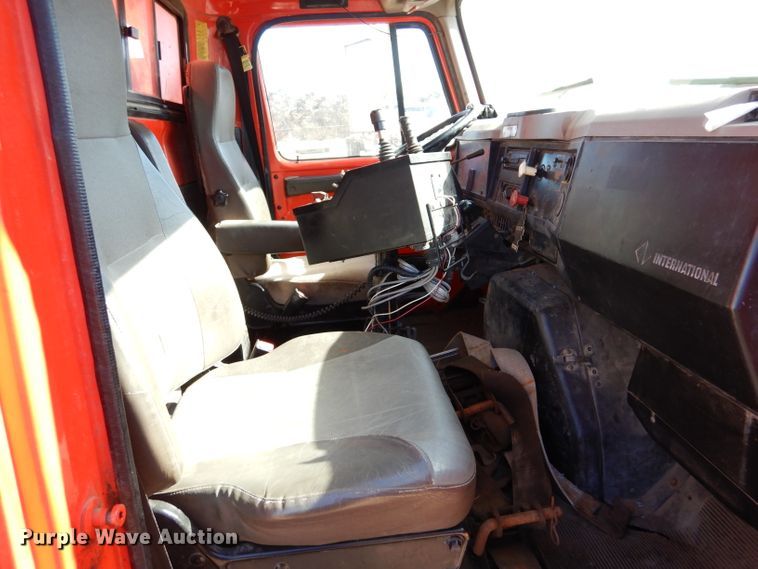 image for item IE9628 1999 International 4900  dump truck