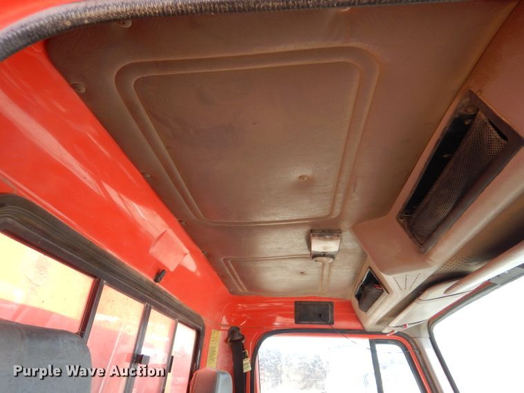 image for item IE9628 1999 International 4900  dump truck