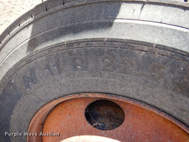 image for item IE9628 1999 International 4900  dump truck