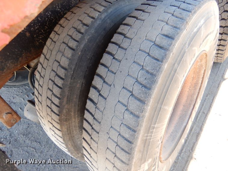 image for item IE9628 1999 International 4900  dump truck