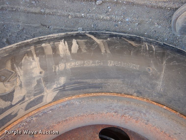 image for item IE9628 1999 International 4900  dump truck