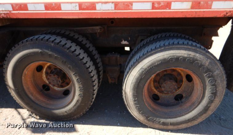 image for item IE9628 1999 International 4900  dump truck