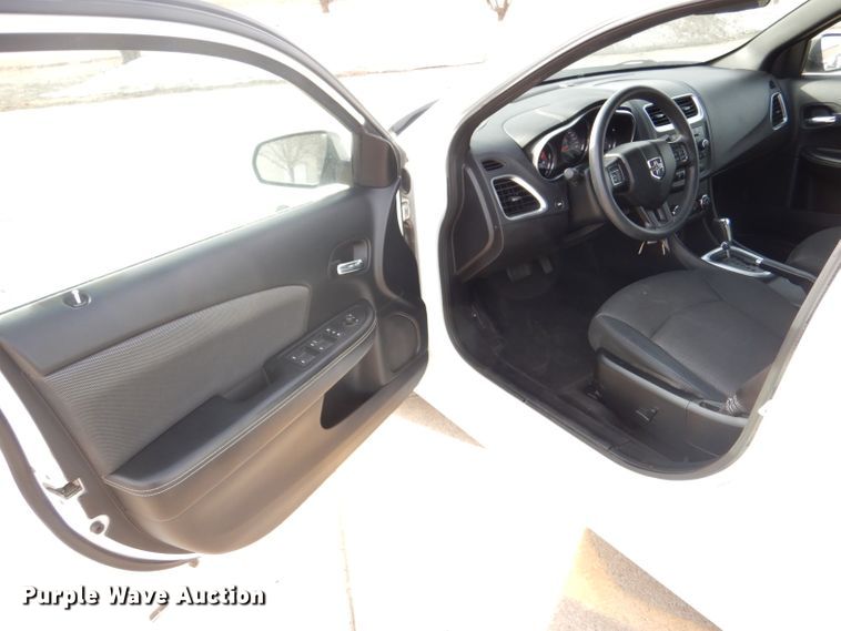 image for item IE9645 2011 Dodge Avenger