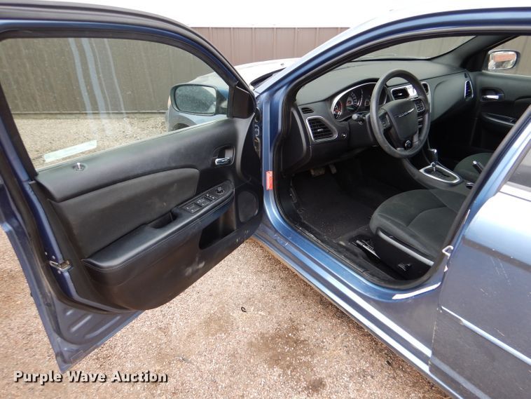 image for item IE9646 2011 Chrysler 200