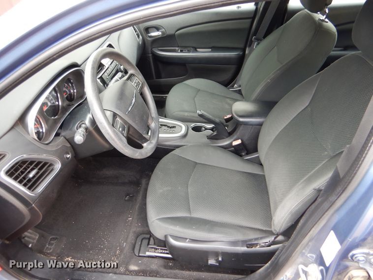 image for item IE9646 2011 Chrysler 200