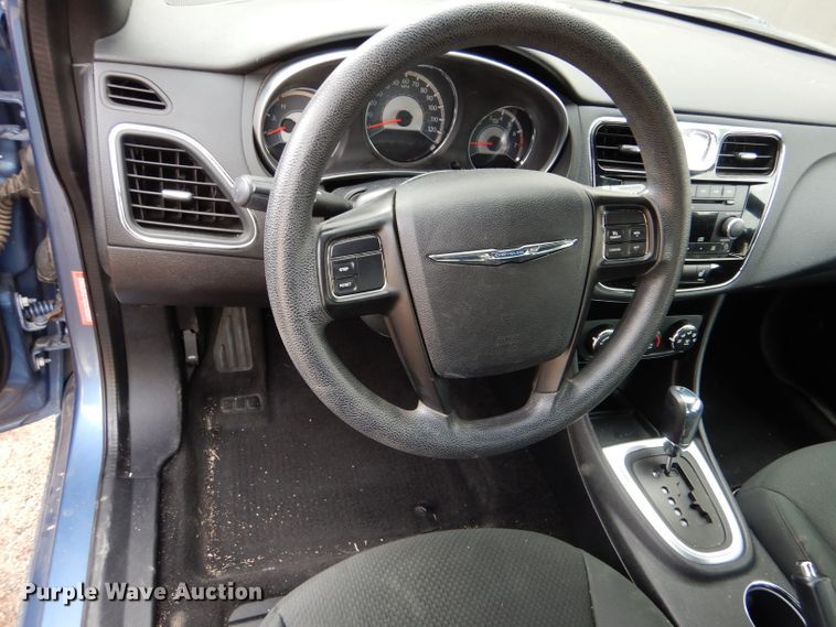 image for item IE9646 2011 Chrysler 200