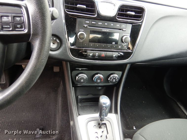 image for item IE9646 2011 Chrysler 200