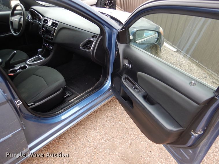 image for item IE9646 2011 Chrysler 200