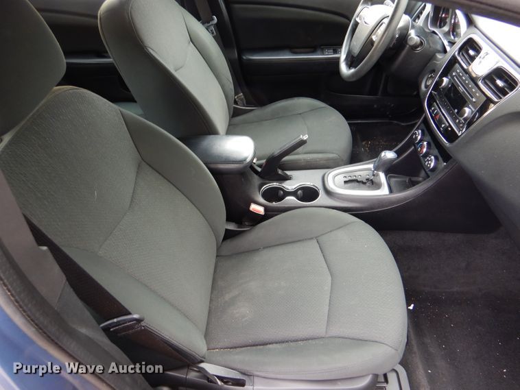 image for item IE9646 2011 Chrysler 200