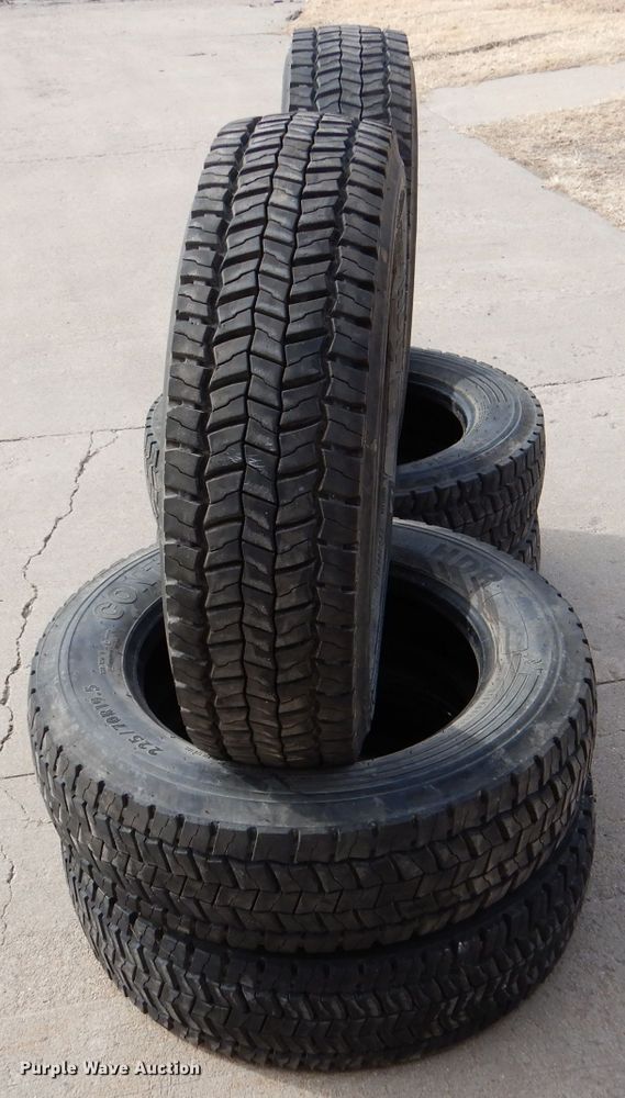 image for item IE9648 (6) Continental HDR 255/70R19.5 tires