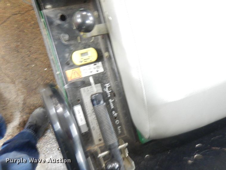 image for item IO9693 1996 Cushman Turf Truckster  utility vehicle