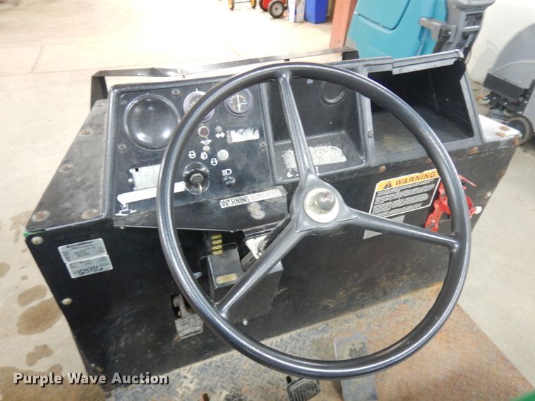 image for item IO9693 1996 Cushman Turf Truckster  utility vehicle