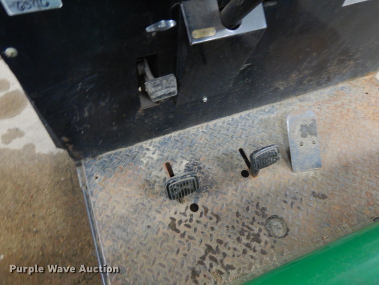 image for item IO9693 1996 Cushman Turf Truckster  utility vehicle