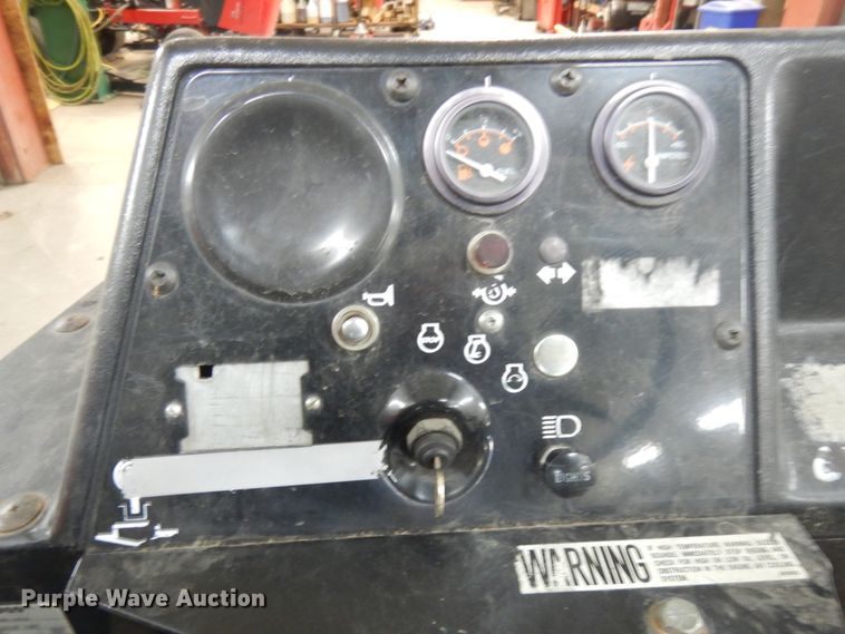 image for item IO9693 1996 Cushman Turf Truckster  utility vehicle