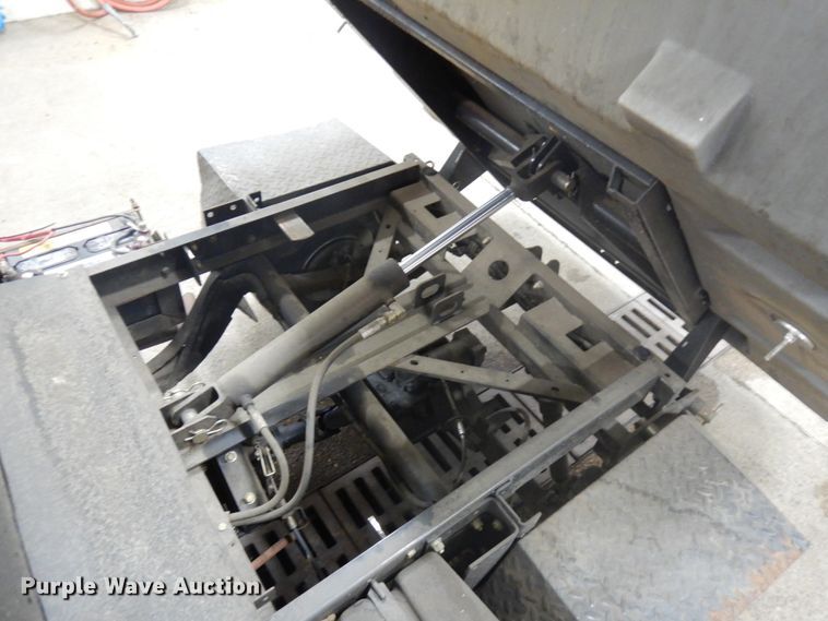 image for item IO9693 1996 Cushman Turf Truckster  utility vehicle