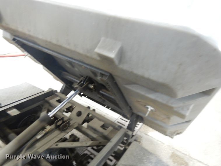 image for item IO9693 1996 Cushman Turf Truckster  utility vehicle