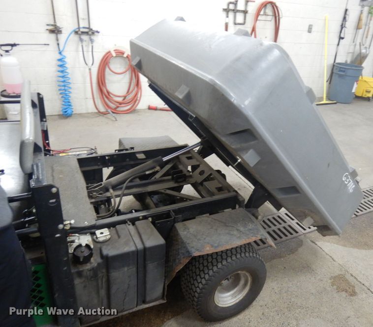 image for item IO9693 1996 Cushman Turf Truckster  utility vehicle