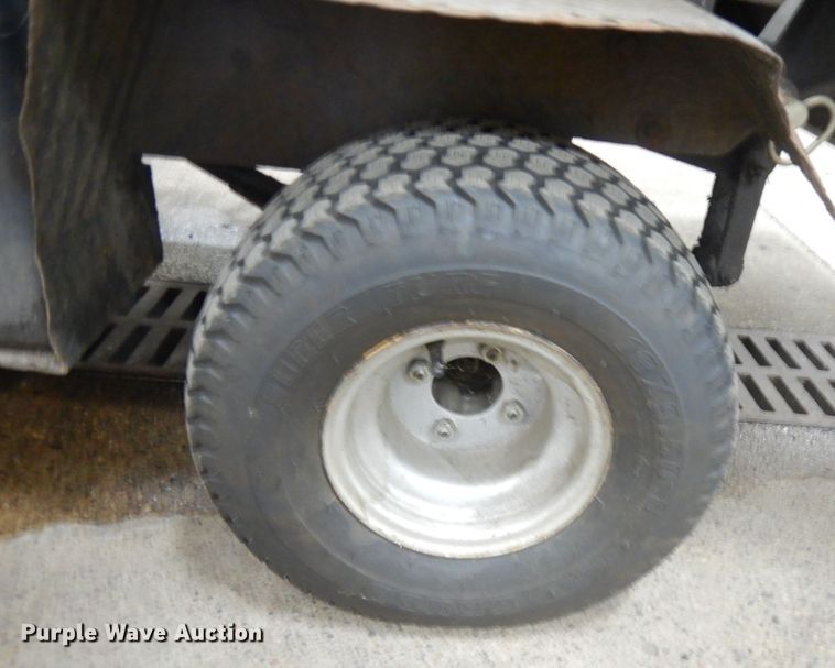 image for item IO9693 1996 Cushman Turf Truckster  utility vehicle