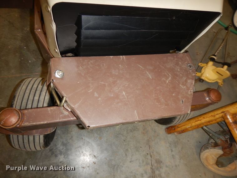 image for item JE9594 Grasshopper 900D  ZTR lawn mower