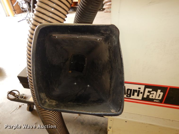 image for item JE9687 Agri-Fab HD 1000 lawn vacuum