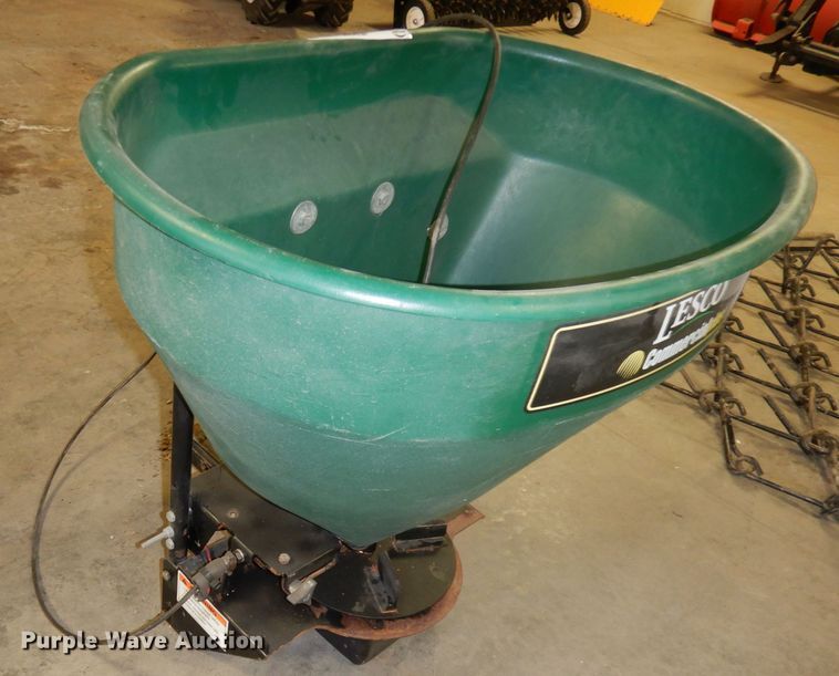 Lesco Commercial Plus spreader in Fort Leavenworth, KS Item JE9688