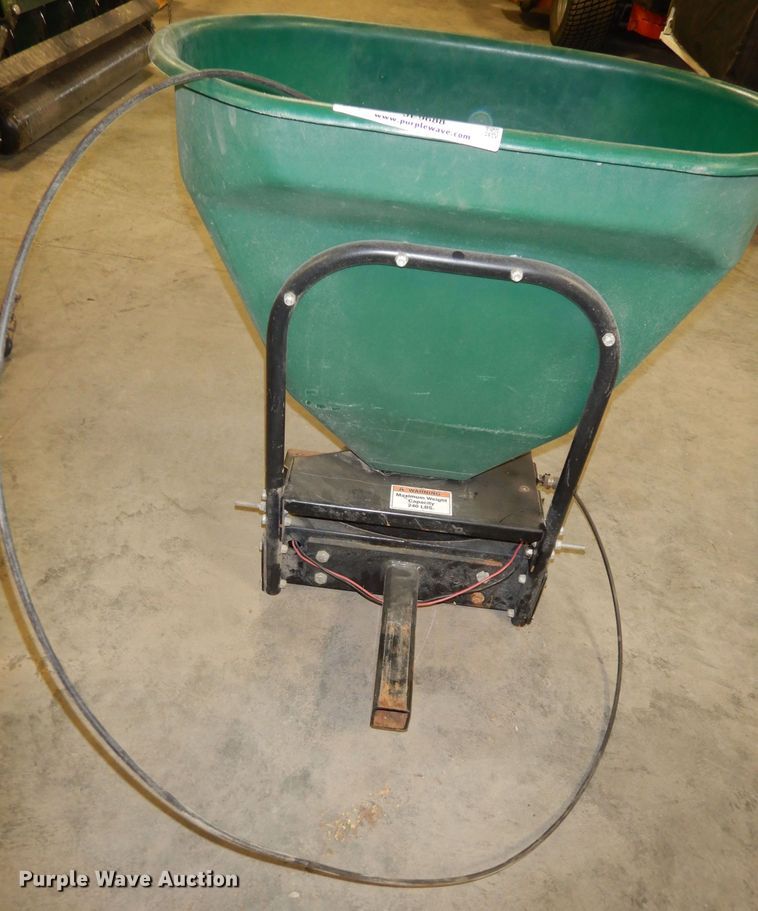 Lesco Commercial Plus spreader in Fort Leavenworth, KS Item JE9688