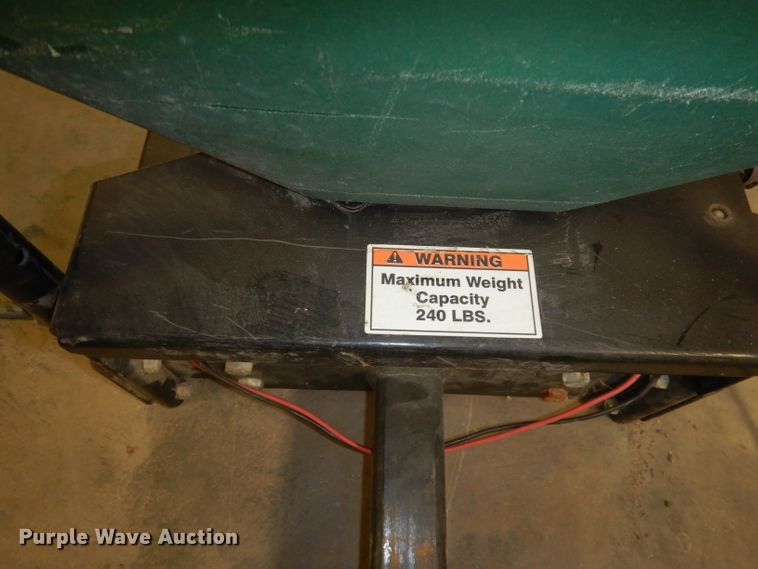 image for item JE9688 Lesco Commercial Plus spreader