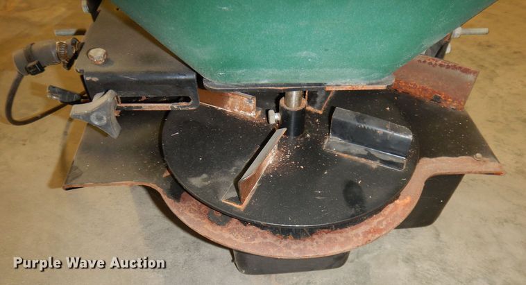 image for item JE9688 Lesco Commercial Plus spreader